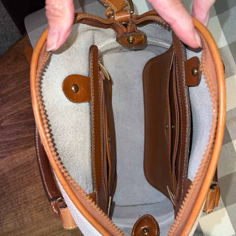 Dooney & Bourke White & British Tan Vintage Purse, Handbag, Excellent! - Picture 5 of 14